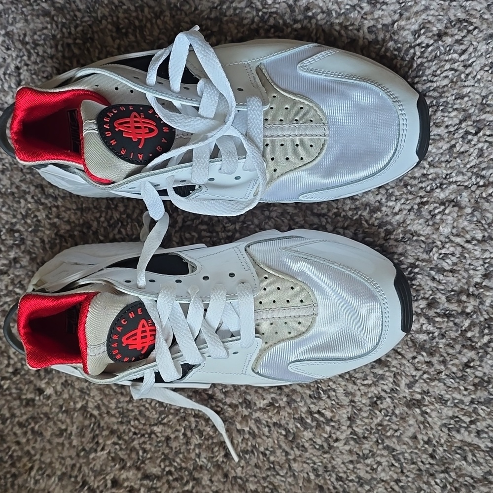 Nike White and Black Sneakers with Red Highlights